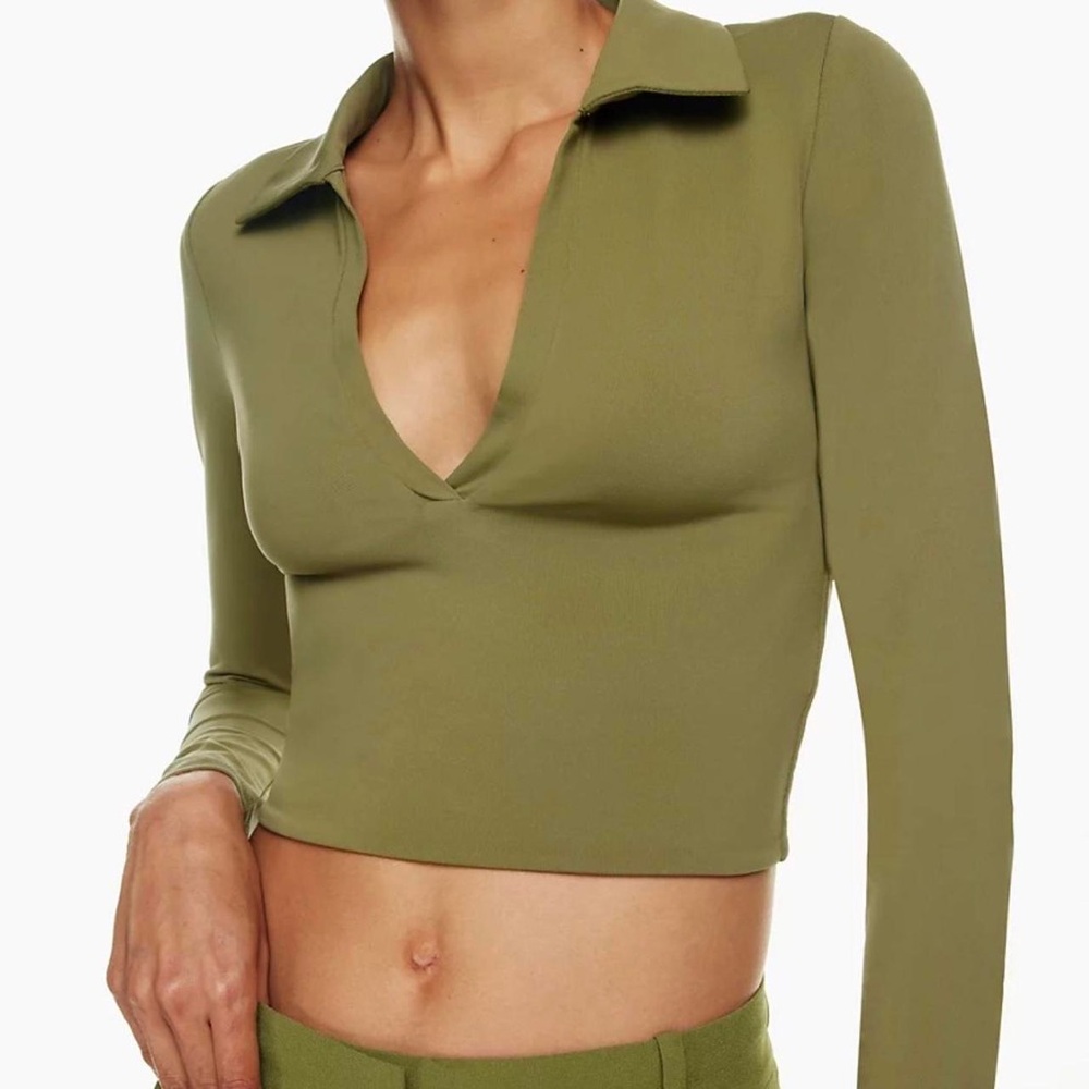Babaton Olive Collared V-Neck Long-Sleeve Crop Top